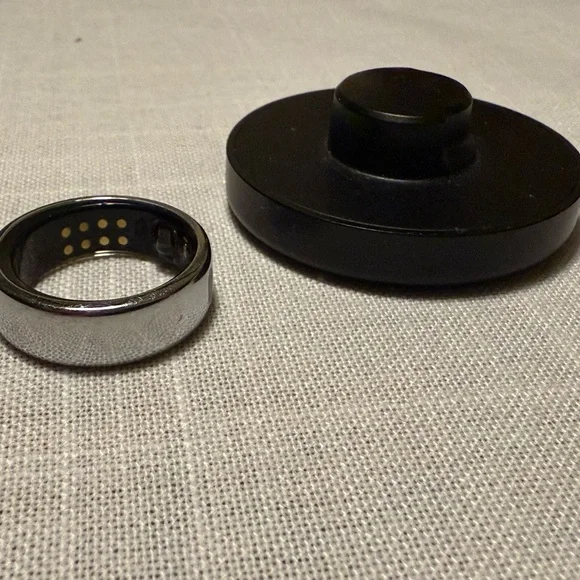 Oura Gen3 Silver Wearable Ring - Picture 2 of 5